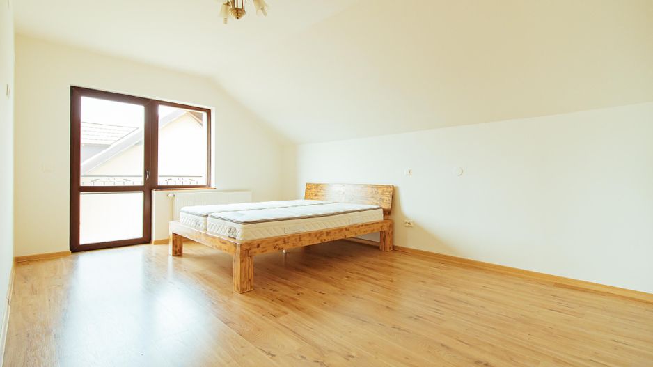 Casă nouă, intrare Stupini - Poză 33