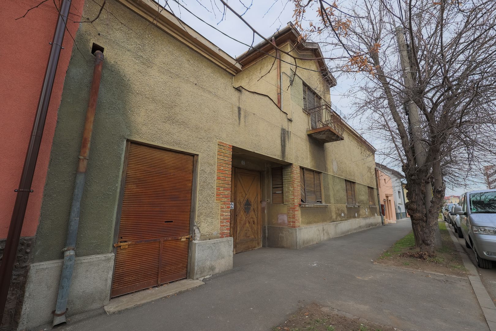 VILĂ INTERBELICĂ CU TEREN GENEROS ȘI SPAȚIU COMERCIAL . VÂRFUL CU DOR - Poză 2