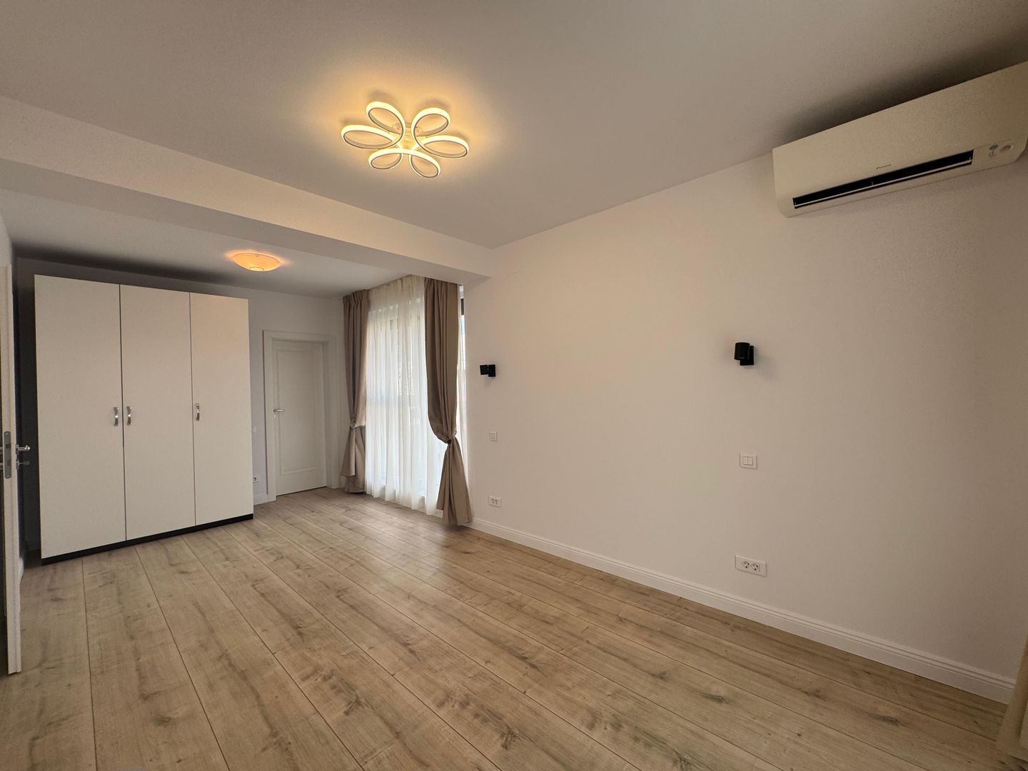 Apartament 3 camere, parcare subterana - Poză 11