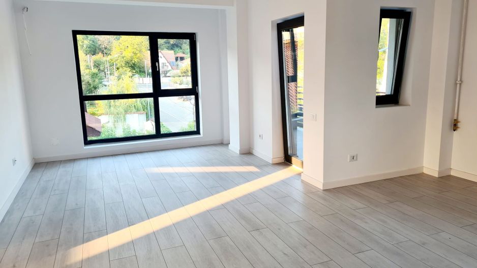 Apartament 3 camere de vanzare - Poză 2