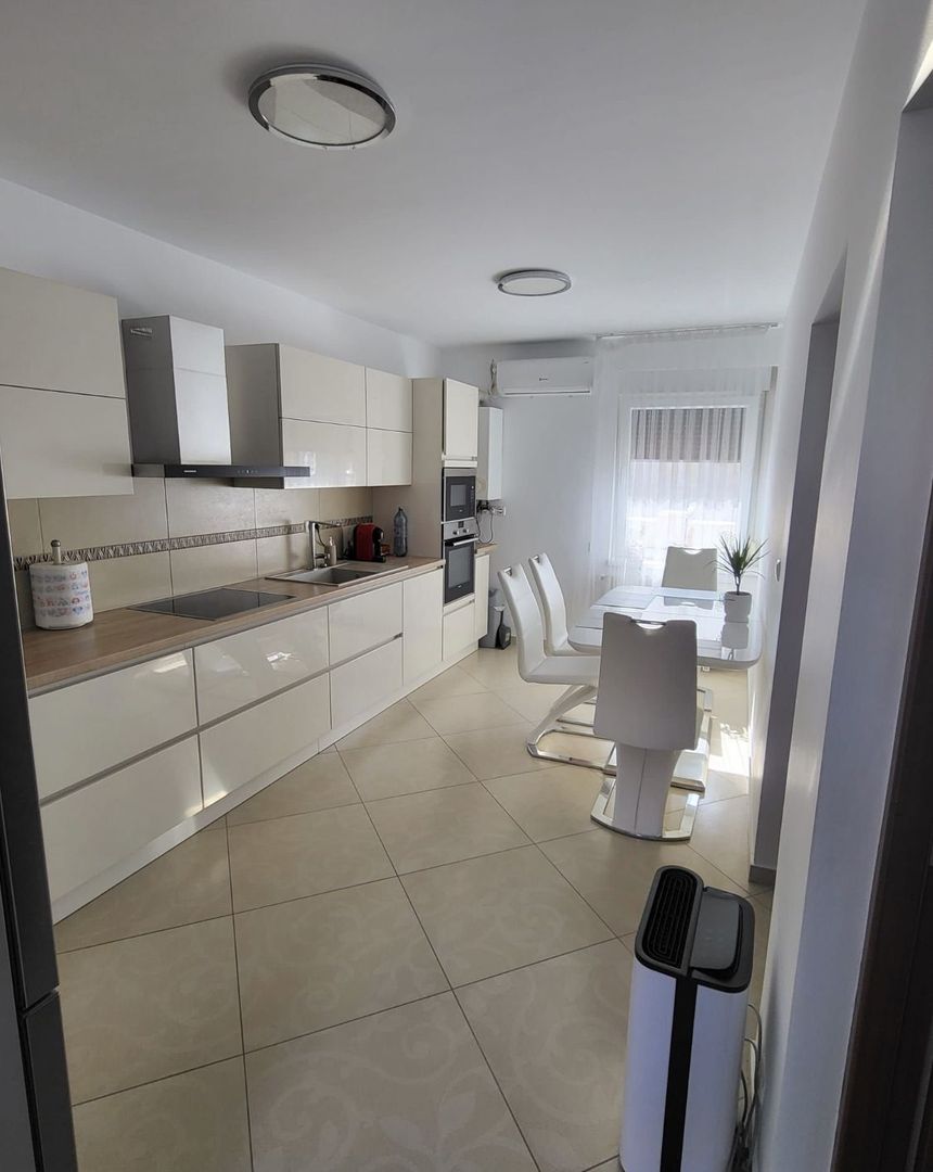 Ag EUROPA vinde parterul unei case în zona PIATA DE VECHITURI. - Poză 3