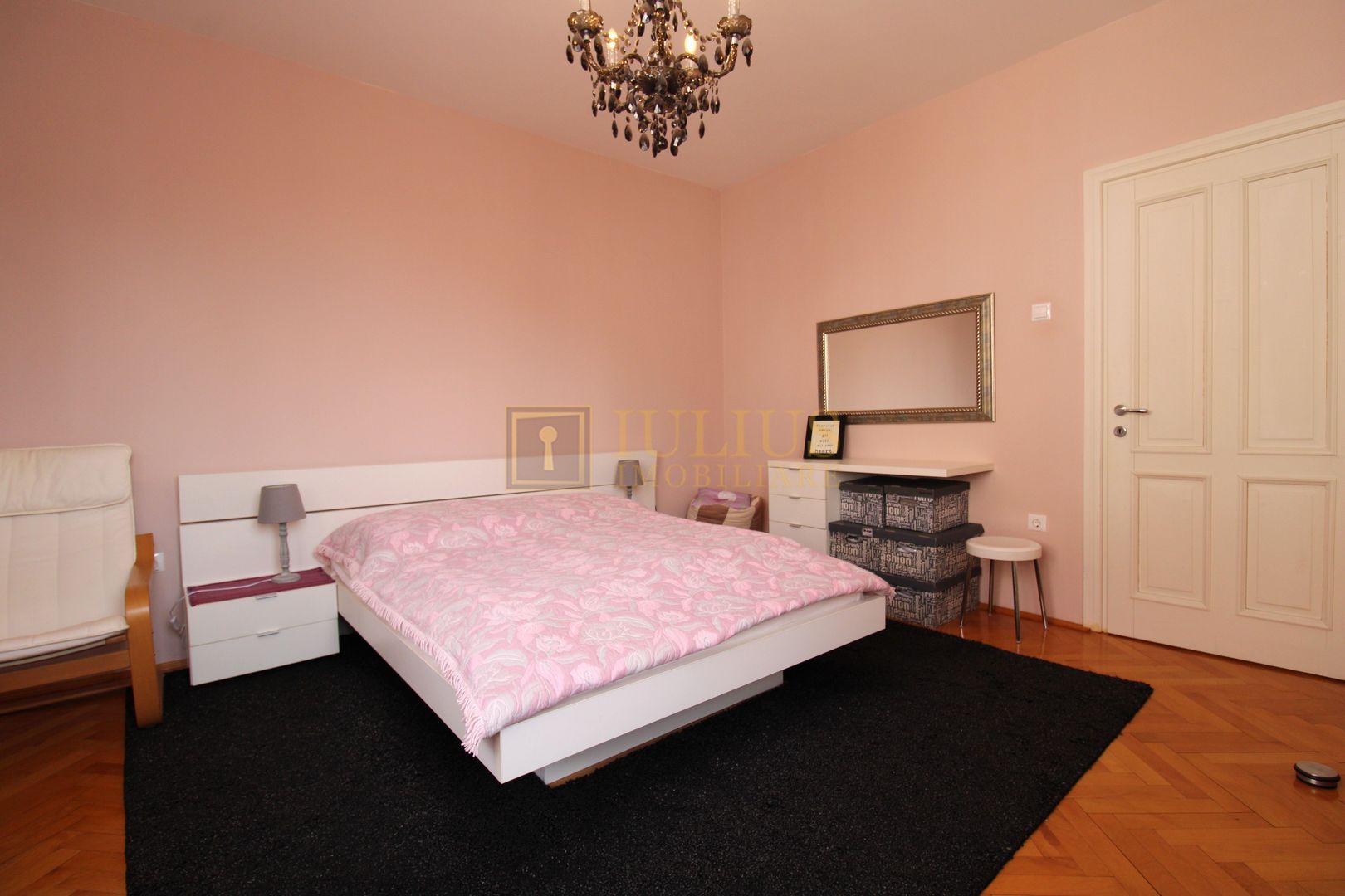 3 dormitoare, 3 bai, living spatios, 2 terase si curte. - Poză 19