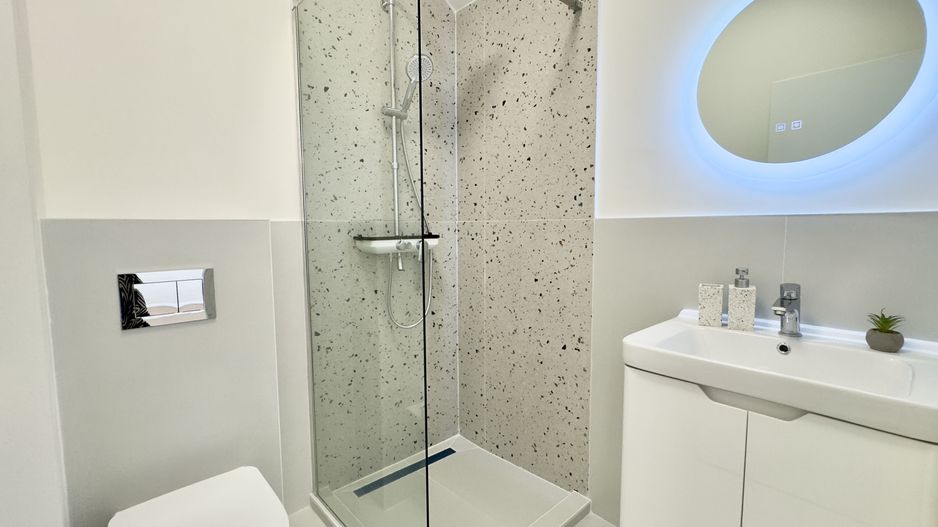 Apartament 3 camere, 2 bai, balcon, aer conditionat - finisat la cheie - Poză 8