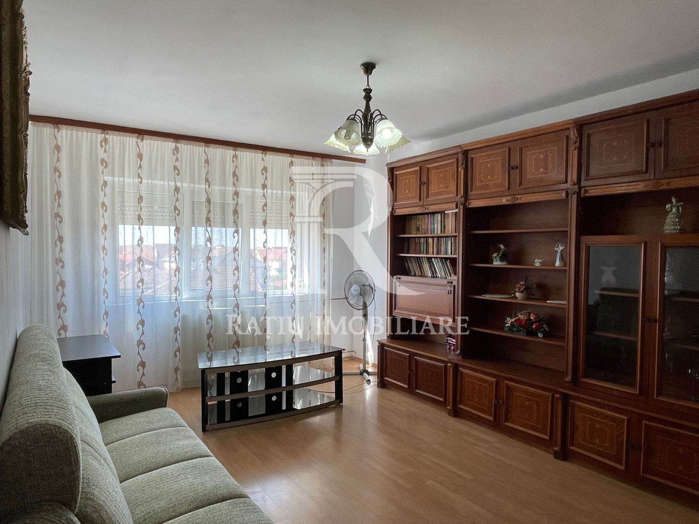 Apartament cu 3 camere | Decomandat | Parcare | Nufărul | Oradea - Poză 1