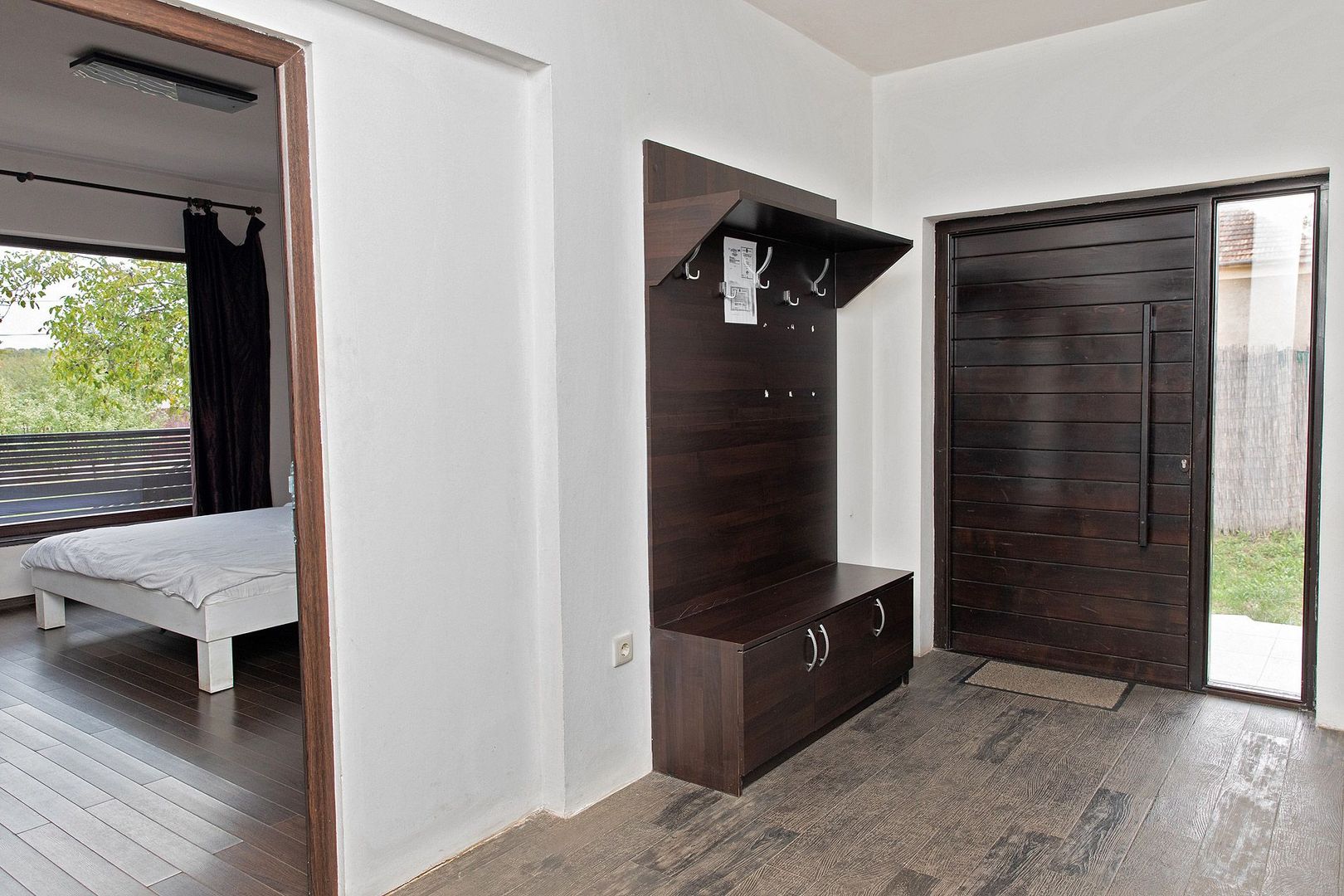 Vilă cu 5 dormitoare, 4 băi, 2 248mp teren, piscină. Preț: 229 000 Eur - Poză 31