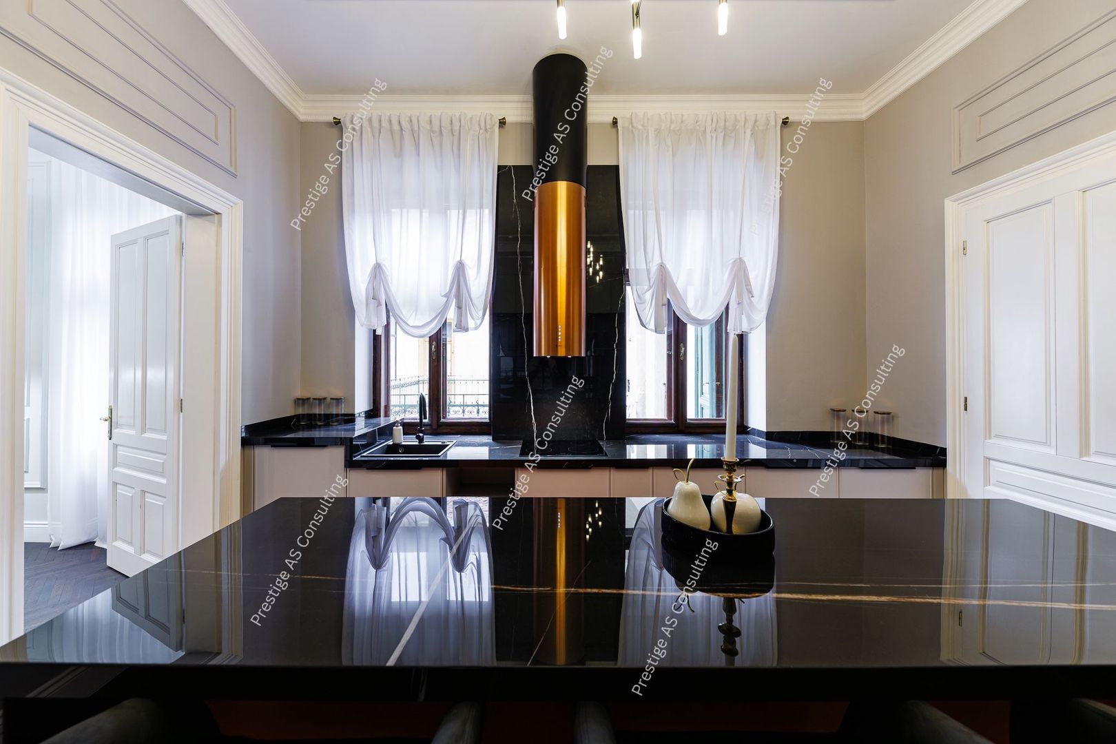 Proprietate rara in Piata Unirii | 140 mp | Cladire monument istoric - Poză 2