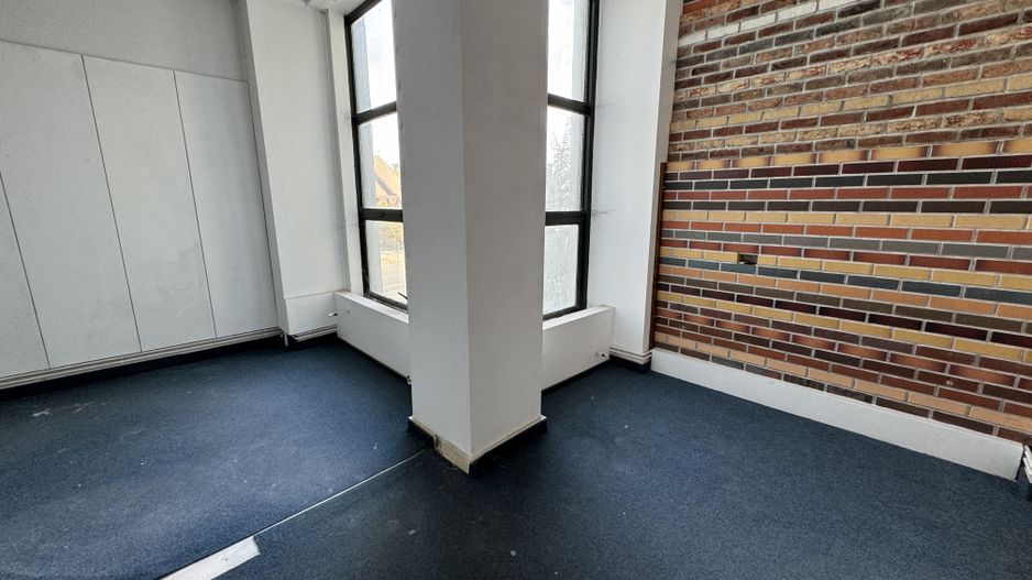 Spațiu comercial 493 mp utili | Locație centrală | Vizibilitate excelentă | - Poză 48