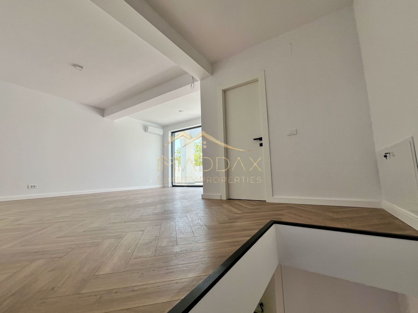 Vilă **6 camere  **451mp // Zona Iancu Nicolae - Poză 14