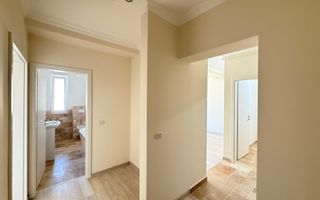 Locatie excelenta. Spatios 60 mp. Dressing. Asfalt. Loc de parcare. - Poză 9