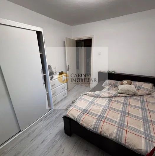 2 Cam ~ Etaj 1 ~ 51mp ~ Decomandat ~ metrou Raul Doamnei - Poză 1
