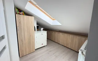 Casa P+1+M cu teren de 650 mp, piscina si curte complet amenajata - Poză 30