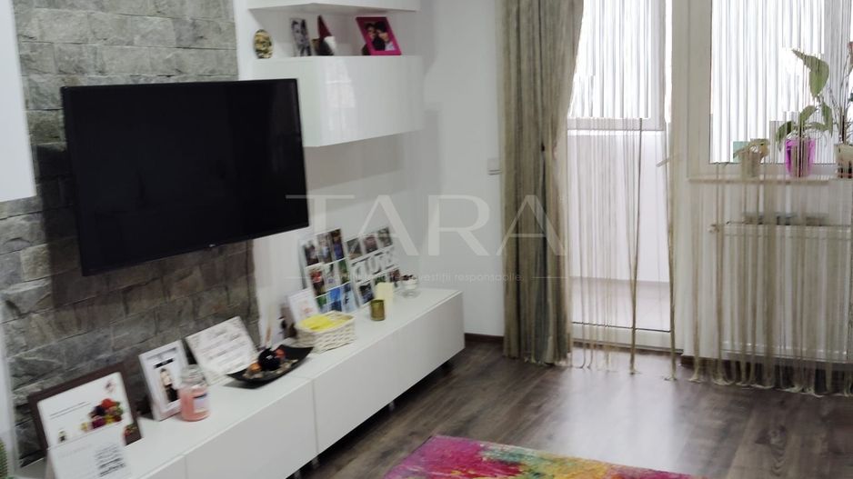 Apartament 4 Camere, pe doua niveluri,  Central Apahida. - Poză 1