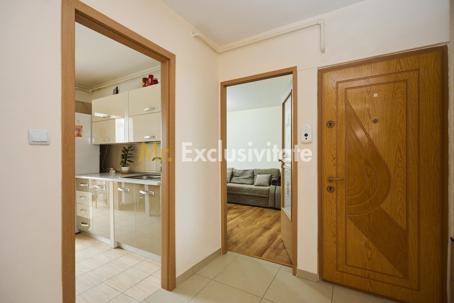 Apartament Mioveni , etajul 2 , decomandat ! - Poză 16