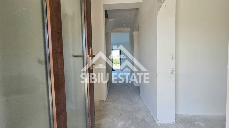 Casa noua 4 dormitoare, spatiu bun pentru familie - Poză 25