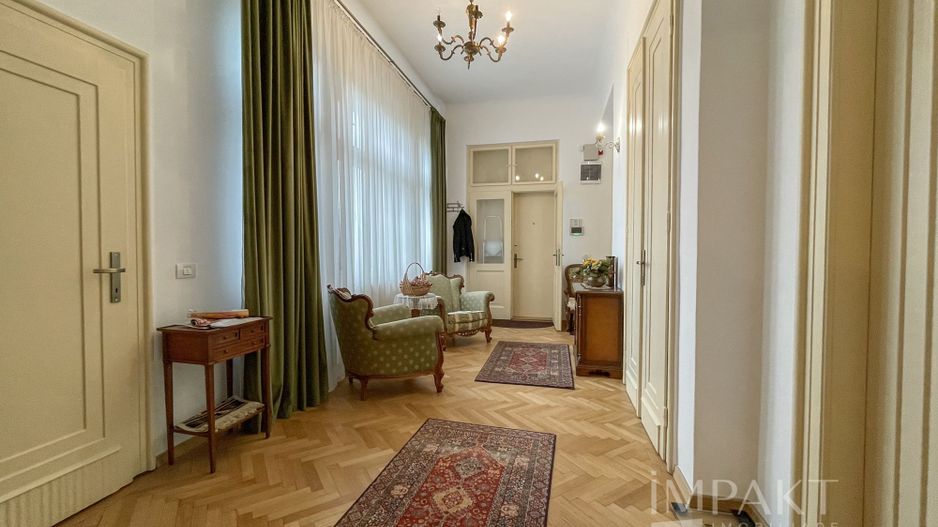 Apartament deosebit cu 3 camere, curte si parcare, aproape de Centru - Poză 11