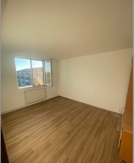 Decomandat si spatios - Poză 2