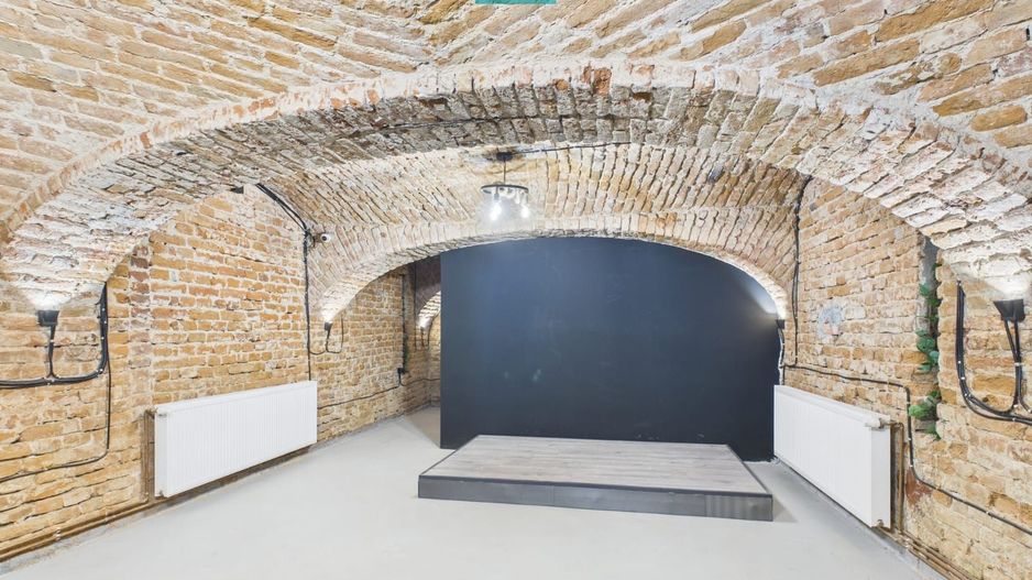 Eleganță subterană - pivniță exclusivistă Arad - Poză 9