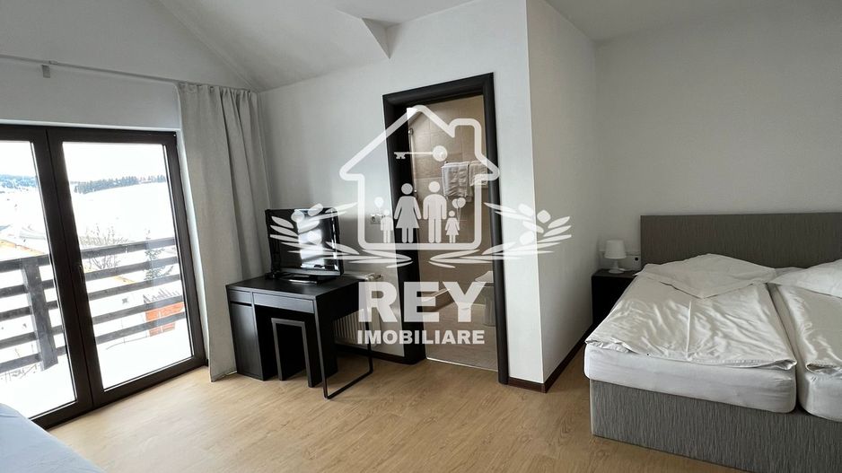 Vila / Hotel de vânzare în Păltiniș - Poză 2