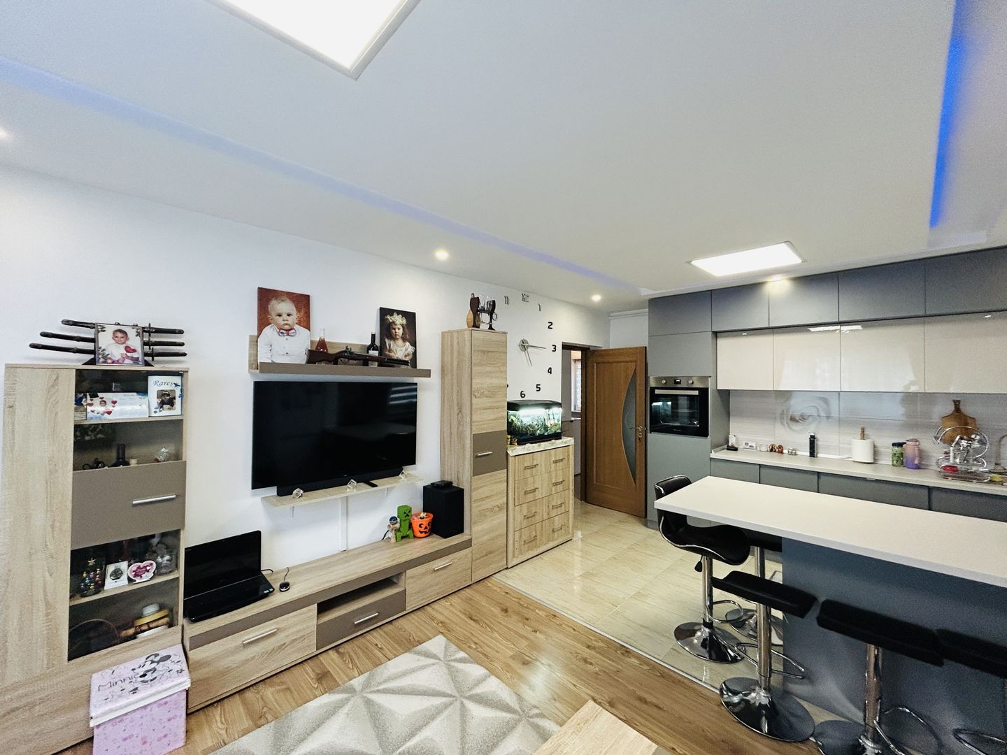 Apartament mobilat, cu 3 camere, 2 balcoane, 2 parcari - Selimbar - Poză 2