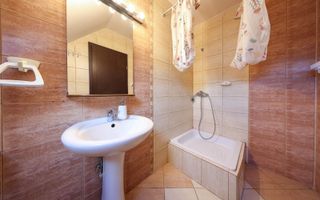 Vilă spațioasă de vânzare în Predeluț, Bran | 2000mp - Poză 38