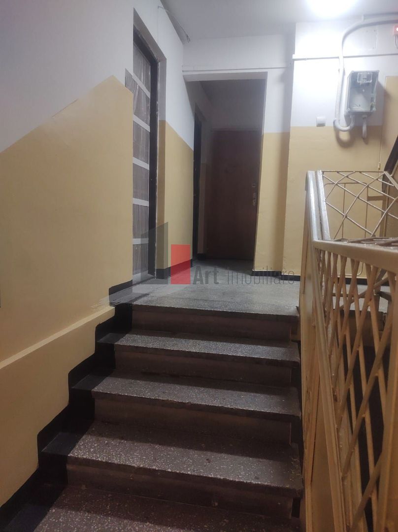 Vânzare apartament 3 camere Piața Reșița - Poză 1