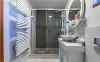 Casă/Vilă modernă de vânzare la intrare în Bogdan Vodă, județul Bacău. - Poză 31