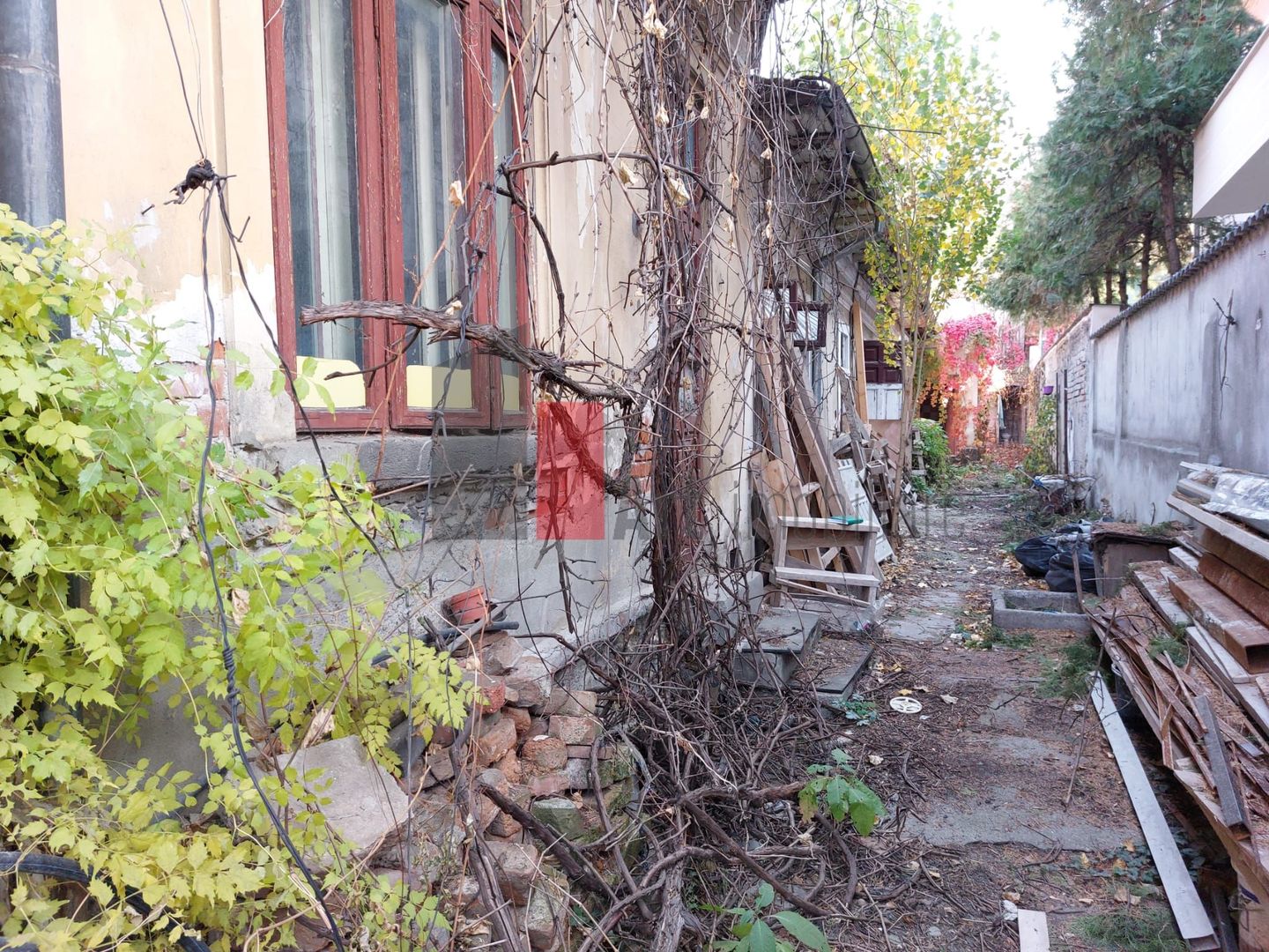 Casa "SARRERA" singur curte, multiple posibilitati, birou/comercial/rezidential - Poză 7