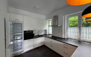 Apartament cu vedere spre Tâmpa, liniște și natură, în Centrul Istoric al Brașov - Poză 5