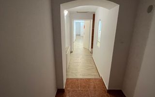 Spatiu comercial cu vad bun de inchiriat in zona centrală! - Poză 12