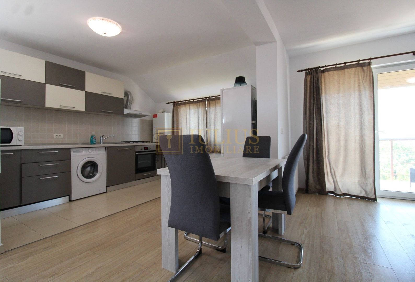 apartament la curte, 2 băi, loc de parcare, zona linistita, dressing - Poză 1