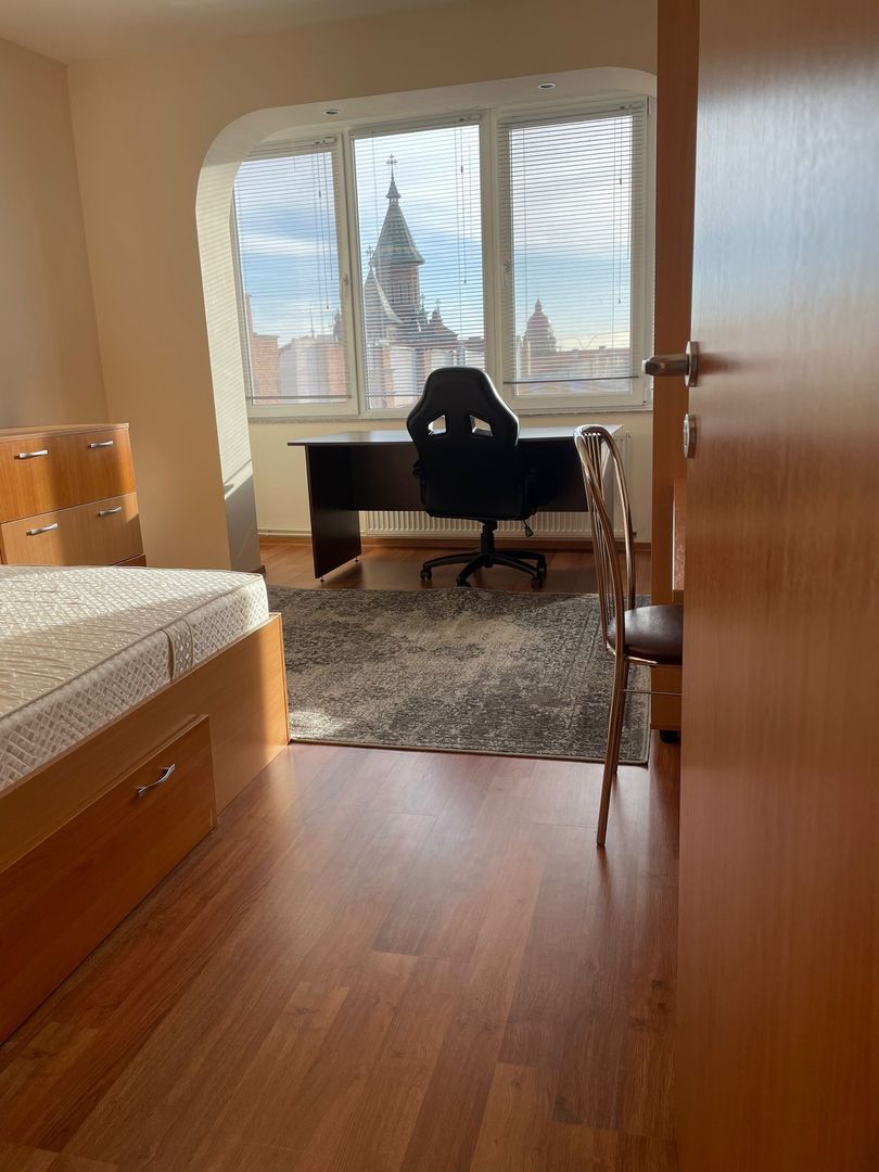 Închiriere apartament 3 camere | Piața Victoriei | Etaj 7/8 cu lift nou - Poză 1