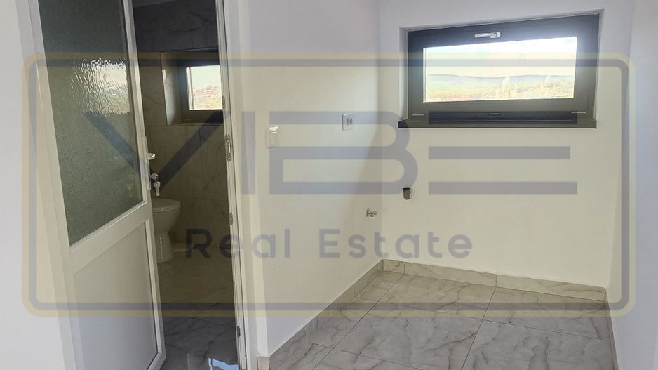 Spatiu 240mp Showroom / Magazin Industrial / Piese etc - Poză 13