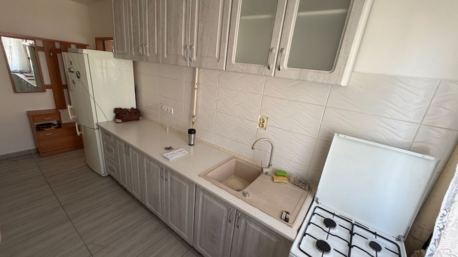 Apartament 3 camere de inchiriat, etaj 5 - zona Cetate - Poză 3