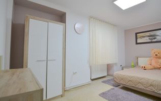 Se Inchiriaza Apartament 2 la Casa | Curte | Noua | .......mp Utili