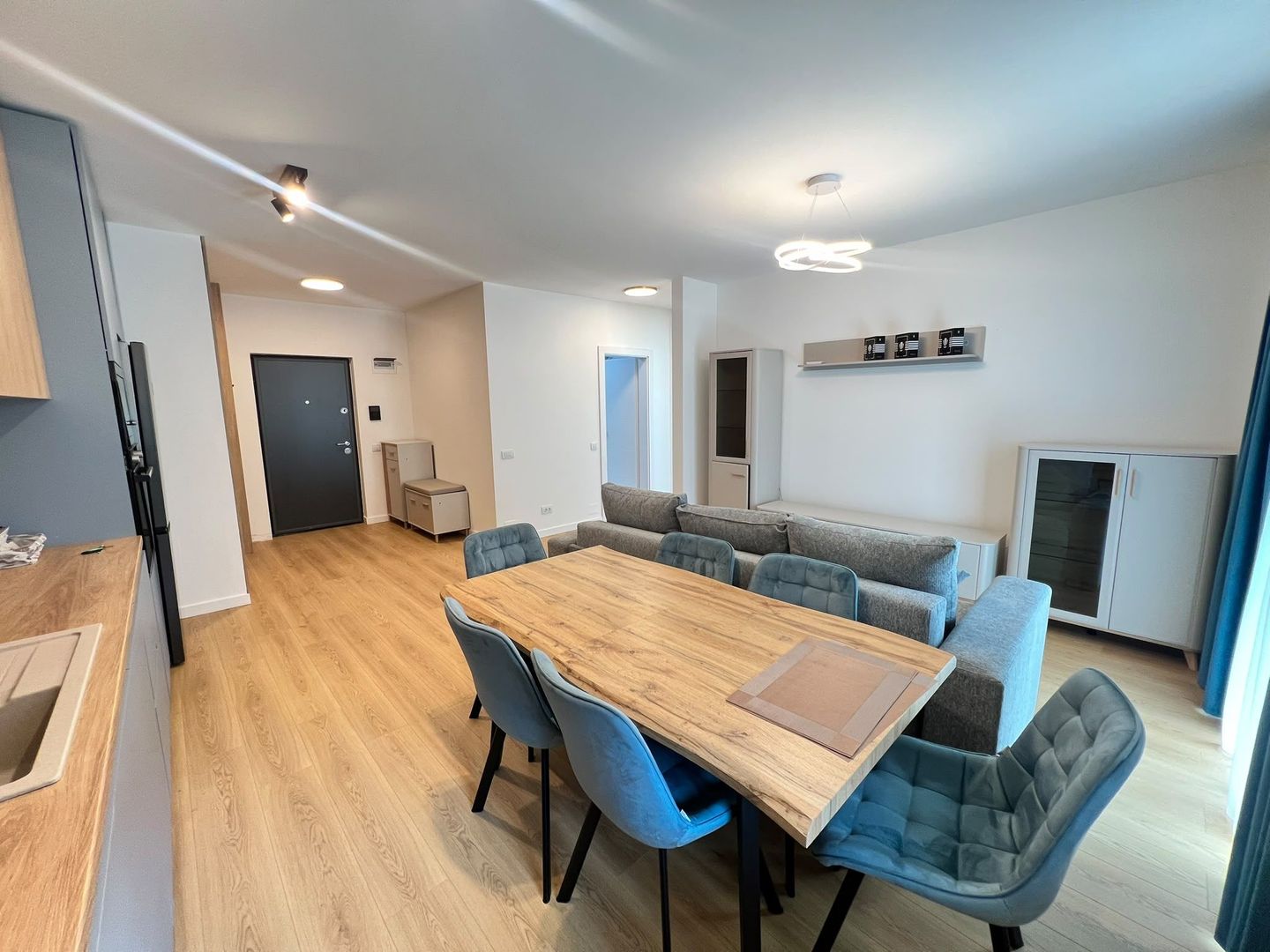 Apartament cu 2 camere | 60 mp + 10 mp terasa | Garaj Subteran | Zona Vivo - Poză 1