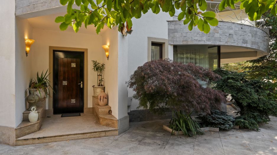 VILA ELEGANTA 5 CAMERE CU CURTE SI TERASA || EROU IANCU NICOLAE- PIPERA - Poză 33
