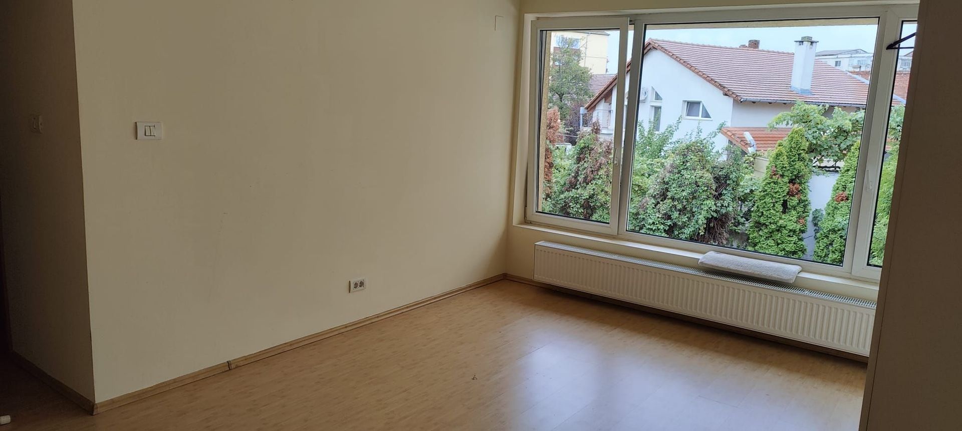 Vila spatioasa ideala pentru diferite activitati sau ptr.locuit -NEMOBILATA - Poză 5