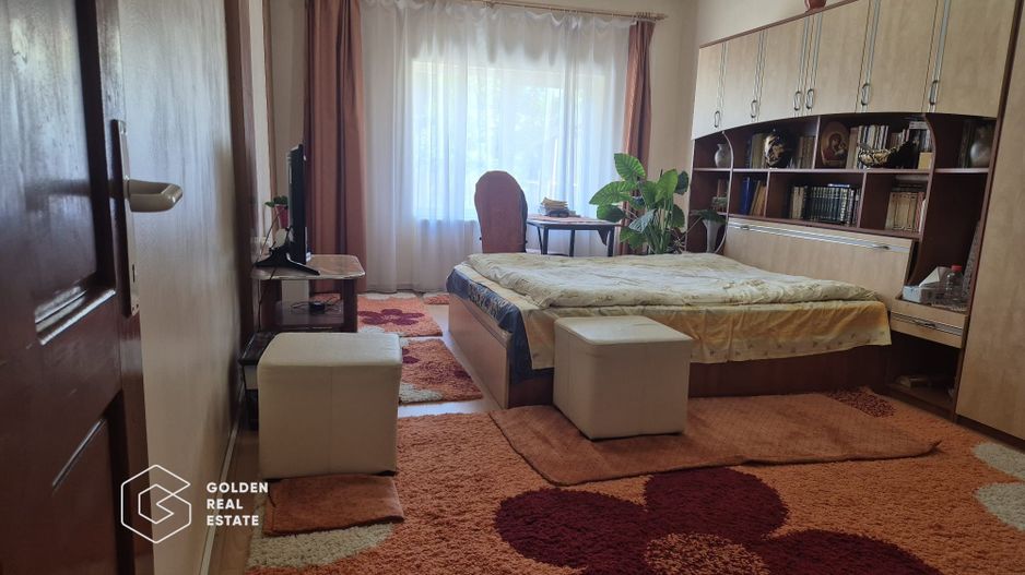 Casa spatiosa cu 5 camere, garaj si gradina, zona Gradiste - Poză 16