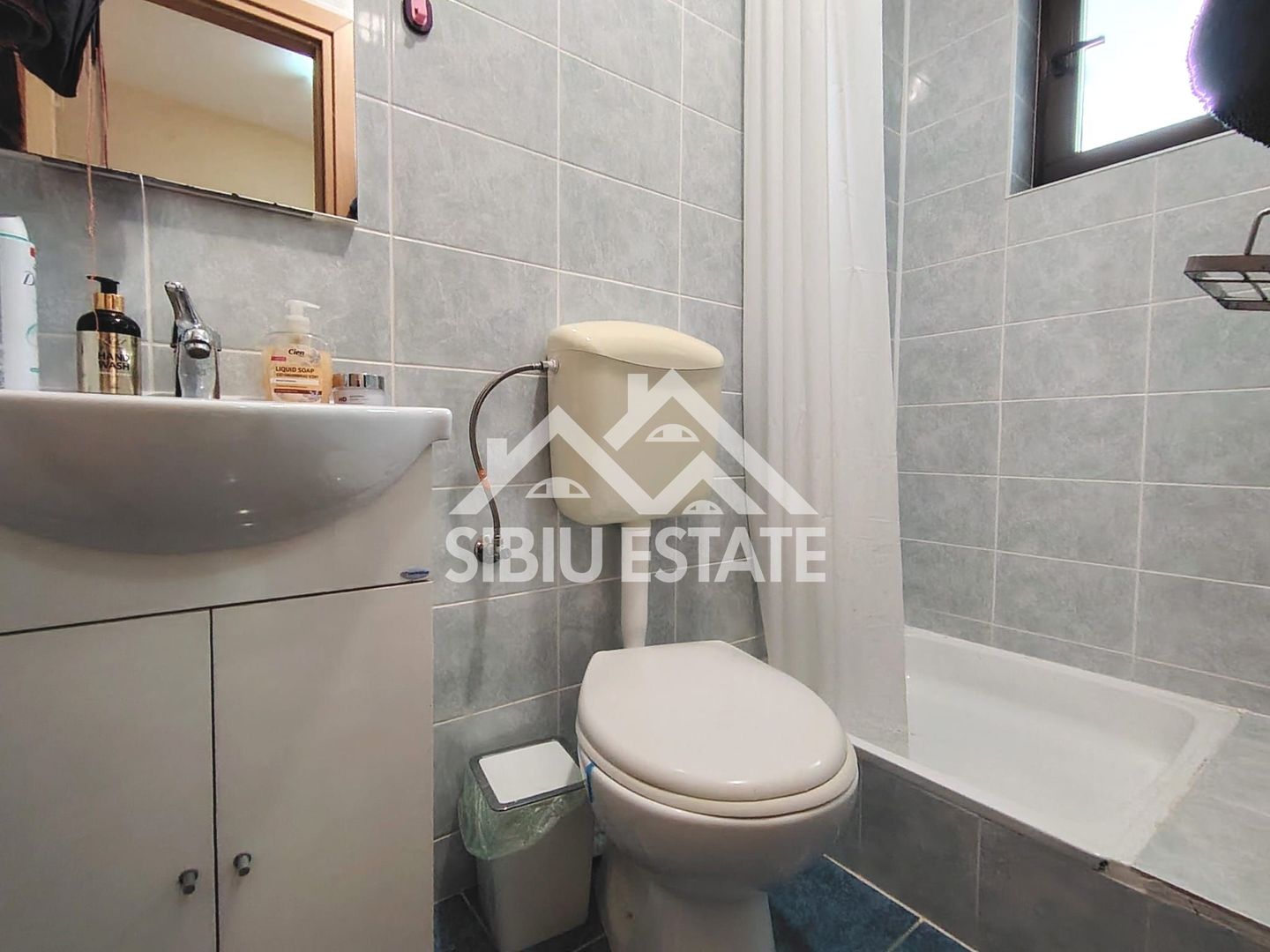 Casa de inchiriat Sibiu, 4 camere 2 bai - Poză 9