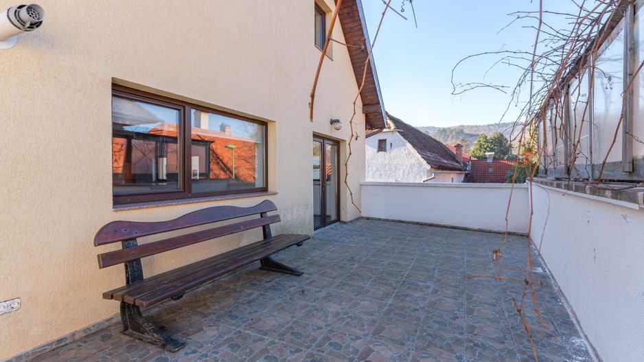 Casă modernă cu garaj și 4 dormitoare, aproape de Piața Sfatului - Poză 28