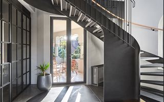 Casa Trei | Arhitectură neoclasică reinterpretată contemporan - Poză 2