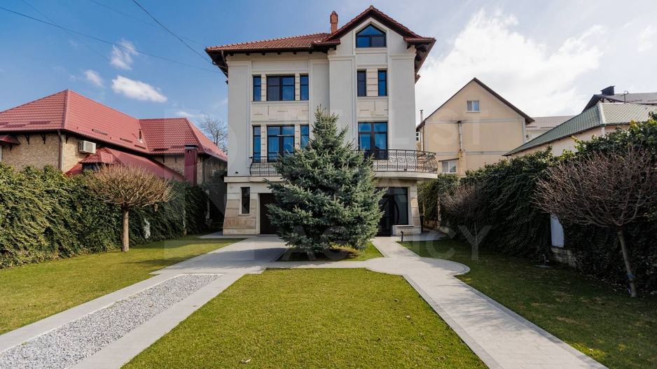 Chirie, casă, 3 nivele, strada Frumoasa, Centru - Poză 1