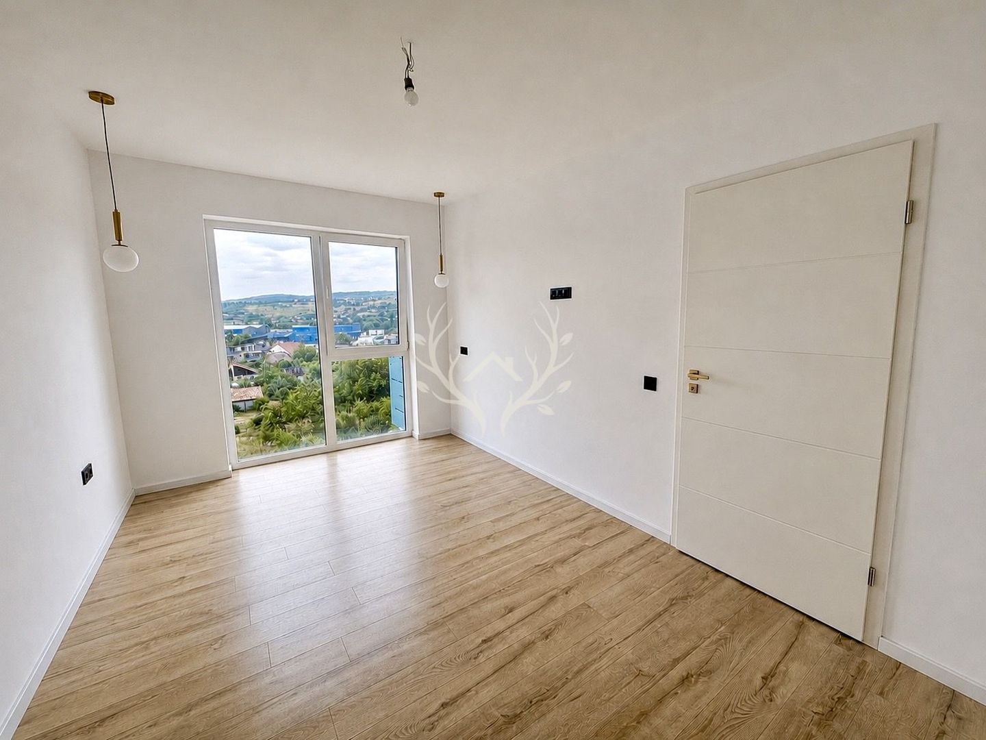 Apartament cu 2 camere, bloc nou, finisat si pregatit pentru amenajare - Poză 3
