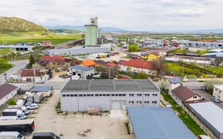 Hala industriala Codlea ,se poate impartii in doua - Poză 30