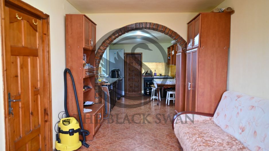 Casa cu 7 camere de vanzare | Zona Centrala, Baicoi | Comision 0% - Poză 11