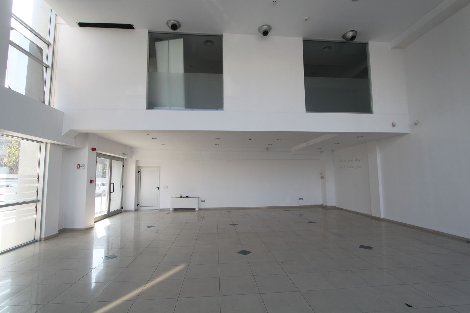 Showroom -150mp-zona de Nord - Poză 3