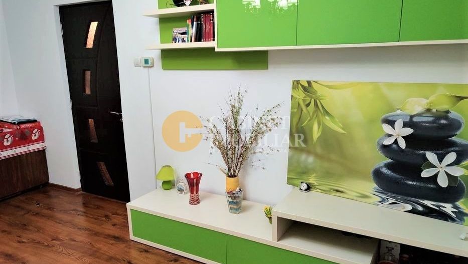 Apartament 2 camere decomandat, etaj intermediar , zona Mircea Cel Batran - Poză 2