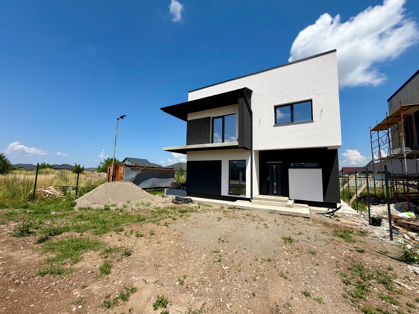 Casa 5 camere - Cartierul Izvor | 128 mp utili | Teren 417 mp - Poză 2