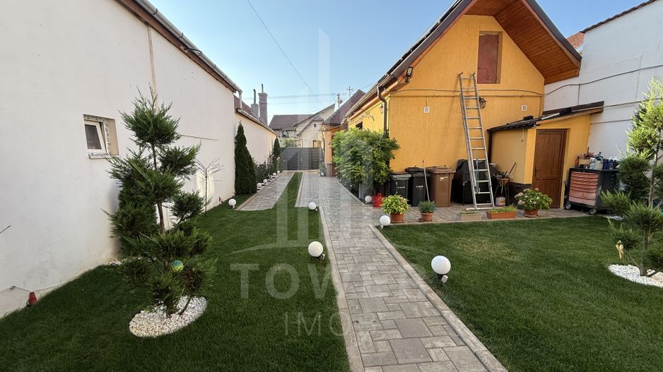 Super oportunitate! Vilă spațioasă pe 3 niveluri + casă separată - Poză 2