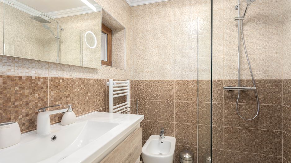 Vilă de inchiriat renovata recent, 1000 mp teren,  terasa de vara - Poză 16